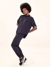 Ladda in bilden i gallerivisningen, Model Front: Uv Line Hemdblusenkleid Shirt Copa Black Upf50+
