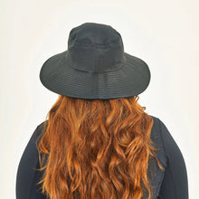 Ladda in bilden i gallerivisningen, Model Back: Uv Line Schlapphut Hat Lyon Nac L Fem Black Upf50+
