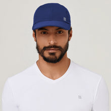 Ladda in bilden i gallerivisningen, Model Front: Uv Line Mützen Cap Uv Pro Masc Navy Blue Upf50+
