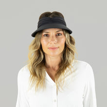 Ladda in bilden i gallerivisningen, Model Front: Uv Line Visor Visor Granada Eva Fem Matte Black Upf50+
