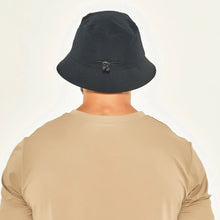 Ladda in bilden i gallerivisningen, Model Back: Uv Line Eimerhut Hat Toronto Colors Masc Black Upf50+
