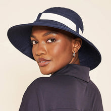 Ladda in bilden i gallerivisningen, Model Back: Uv Line Schlapphut Hat Paris Ville L Fem Blue White Upf50+
