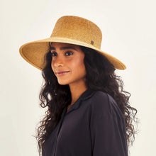 Ladda in bilden i gallerivisningen, Image 02: Uv Line Schlapphut Hat Santorini Imp Fem Wheat Upf50+
