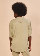 Ladda in bilden i gallerivisningen, Model Back: Uv Line Hemdblusenkleid Shirt Copa Sand Upf50+
