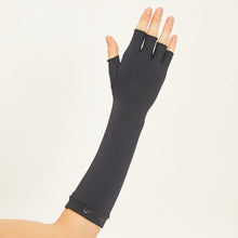 Ladda in bilden i gallerivisningen, Model Back: Uv Line Handschuhe Long Gloves Uni Black Upf50+

