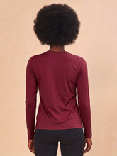 Ladda in bilden i gallerivisningen, Model Back: Uv Line Rashguard Longsleeve Uvpro Vermelho Quimado Upf50+
