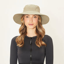 Ladda in bilden i gallerivisningen, Model Front: Uv Line Schlapphut Hat Lyon Nac L Fem Kaki Upf50+
