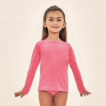 Ladda in bilden i gallerivisningen, Model Front: Uv Line Rashguard Acqua Qr Code Chiclete Fluor Upf50+
