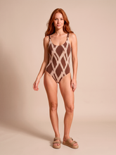 Ladda in bilden i gallerivisningen, Model Front: Uv Line Badeanzug Swimsuit Ibiza Diamond Upf50+
