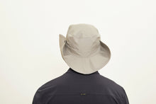 Ladda in bilden i gallerivisningen, Model Back: Uv Line Schlapphut Hat Safari L Masc Sand Upf50+
