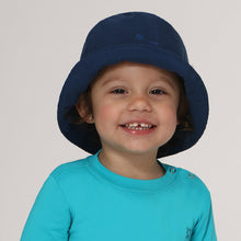 Ladda in bilden i gallerivisningen, Model Front: Uv Line Eimerhut Hat Napoli Basic Kids Nac Inf Navy Blue Upf50+
