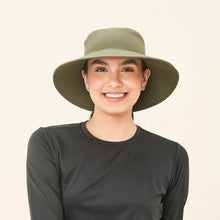 Ladda in bilden i gallerivisningen, Model Front: Uv Line Eimerhut Hat California Nac Fem Green Militar Upf50+
