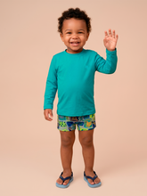 Ladda in bilden i gallerivisningen, Model Front: Uv Line Rashguard Longsleeve Baby Green Sea Upf50+

