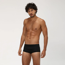 Ladda in bilden i gallerivisningen, Model Front: Uv Line Sunga / Boxer Swim Trunks Masc Black Upf50+
