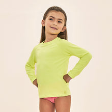 Ladda in bilden i gallerivisningen, Model Front: Uv Line Rashguard Acqua Qr Code Amarelo Fluor Upf50+
