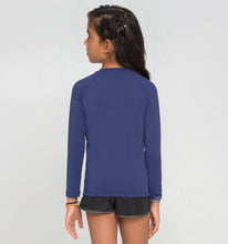 Ladda in bilden i gallerivisningen, Model Back: Uv Line Rashguard Longsleeve Uvpro Kids Navy Blue Upf50+
