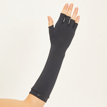 Ladda in bilden i gallerivisningen, Model Back: Uv Line Handschuhe Long Gloves Fpu50+ Black Uv
