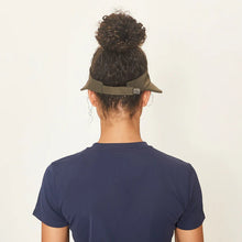Ladda in bilden i gallerivisningen, Model Back: Uv Line Visor Visor Leblon Militar Green Upf50+
