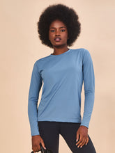 Ladda in bilden i gallerivisningen, Model Front: Uv Line Rashguard Longsleeve Uvpro Indigo Upf50+
