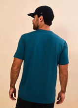 Ladda in bilden i gallerivisningen, Model Back: Uv Line T-Shirts Für Herren T-Shirt New Fit Masc Petroleo Upf50+
