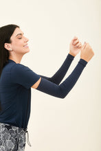 Ladda in bilden i gallerivisningen, Image 03: Uv Line Handschuhe Sun-Protection Sleeve Navy Upf50+
