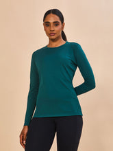 Ladda in bilden i gallerivisningen, Model Front: Uv Line Rashguard Longsleeve Fem New Fit Petroleo Upf50+
