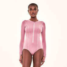 Ladda in bilden i gallerivisningen, Model Front: Uv Line Badeanzug Swimsuit Macae Malva Upf50+

