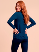Ladda in bilden i gallerivisningen, Model Back: Uv Line Rashguard Longsleeve Uvpro Fem Cobalt Upf50+
