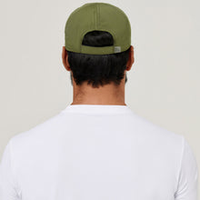 Ladda in bilden i gallerivisningen, Model Back: Uv Line Mützen Cap Uv Pro Masc Green Militar Upf50+
