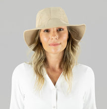Ladda in bilden i gallerivisningen, Model Front: Uv Line Schlapphut San Remo Areia Offwhite Upf50+
