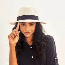 Ladda in bilden i gallerivisningen, Model Front: Uv Line Panamahut Hat Shanghai Imp Uni White Black Upf50+
