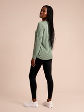 Ladda in bilden i gallerivisningen, Model Back: Uv Line Rashguard Longsleeve Fem New Fit Mix Grey Upf50+
