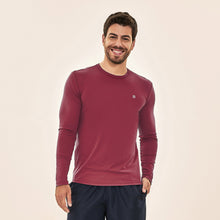 Ladda in bilden i gallerivisningen, Model Front: Uv Line Rashguard Longsleeve Uvpro Masc Vermelho Queimado Upf50+
