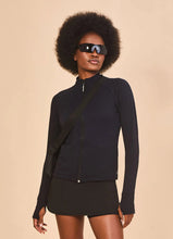 Ladda in bilden i gallerivisningen, Model Front: Uv Line Rashguard Jacket Fem New Fit Black Upf50+
