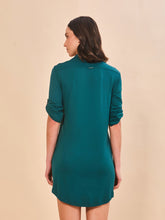 Ladda in bilden i gallerivisningen, Model Back: Uv Line Hemdblusenkleid Shirtdress Copenhagen Petroleo Upf50+
