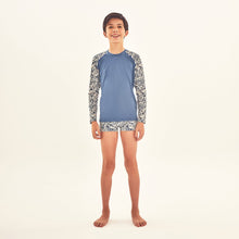 Ladda in bilden i gallerivisningen, Model Front: Uv Line Rashguard Rash Guard Kids Costela Aco Off White Upf50+
