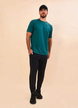 Ladda in bilden i gallerivisningen, Model Front: Uv Line T-Shirts Für Herren T-Shirt New Fit Masc Petroleo Upf50+
