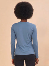 Ladda in bilden i gallerivisningen, Model Back: Uv Line Rashguard Longsleeve Uvpro Indigo Upf50+
