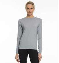 Ladda in bilden i gallerivisningen, Model Front: Uv Line Rashguard Longsleeve Uvpro Fem Grey Upf50+
