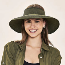 Ladda in bilden i gallerivisningen, Model Front: Uv Line Visor Visor Siena Imp Fem Militar Green Upf50+
