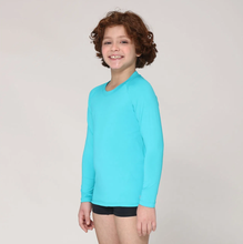 Ladda in bilden i gallerivisningen, Model Front: Uv Line Rashguard Camiseta Kids Uvpro Ml Azul Piscina Upf50+
