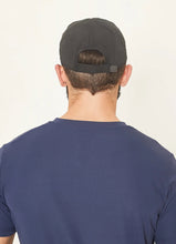 Ladda in bilden i gallerivisningen, Model Back: Uv Line Mützen Cap Uv Pro Masc Black Upf50+

