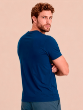 Ladda in bilden i gallerivisningen, Model Back: Uv Line T-Shirts Für Herren T-Shirt Uvpro Masc Cobalt Upf50+
