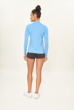 Ladda in bilden i gallerivisningen, Model Back: Uv Line Rashguard Camiseta Uv X Pro Ml Azul Claro Upf50+
