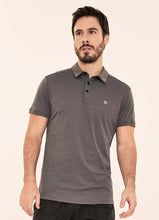 Ladda in bilden i gallerivisningen, Model Front: Uv Line T-Shirts Für Herren T-Shirt Masc Polo Lead Upf50+
