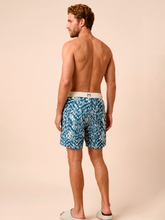 Ladda in bilden i gallerivisningen, Model Back: Uv Line Bermuda-Shorts Shorts Acqua Boxer Tie Dye Blue Upf50+

