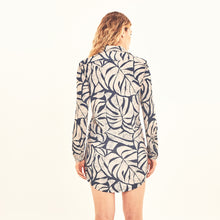 Ladda in bilden i gallerivisningen, Model Back: Uv Line Hemdblusenkleid Shirtdress Costela Aco Off White Upf50+
