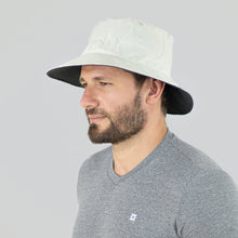 Ladda in bilden i gallerivisningen, Model Front: Uv Line Eimerhut Hat Australia Nac Masc Sand/Grey Upf50+
