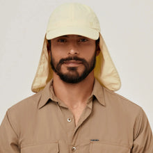 Ladda in bilden i gallerivisningen, Model Front: Uv Line Legionärshut Neck Cap Africa 2021 Masc Sand Upf50+
