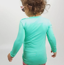 Ladda in bilden i gallerivisningen, Model Back: Uv Line Rashguard Camiseta Baby Nina Verde Claro Upf50+
